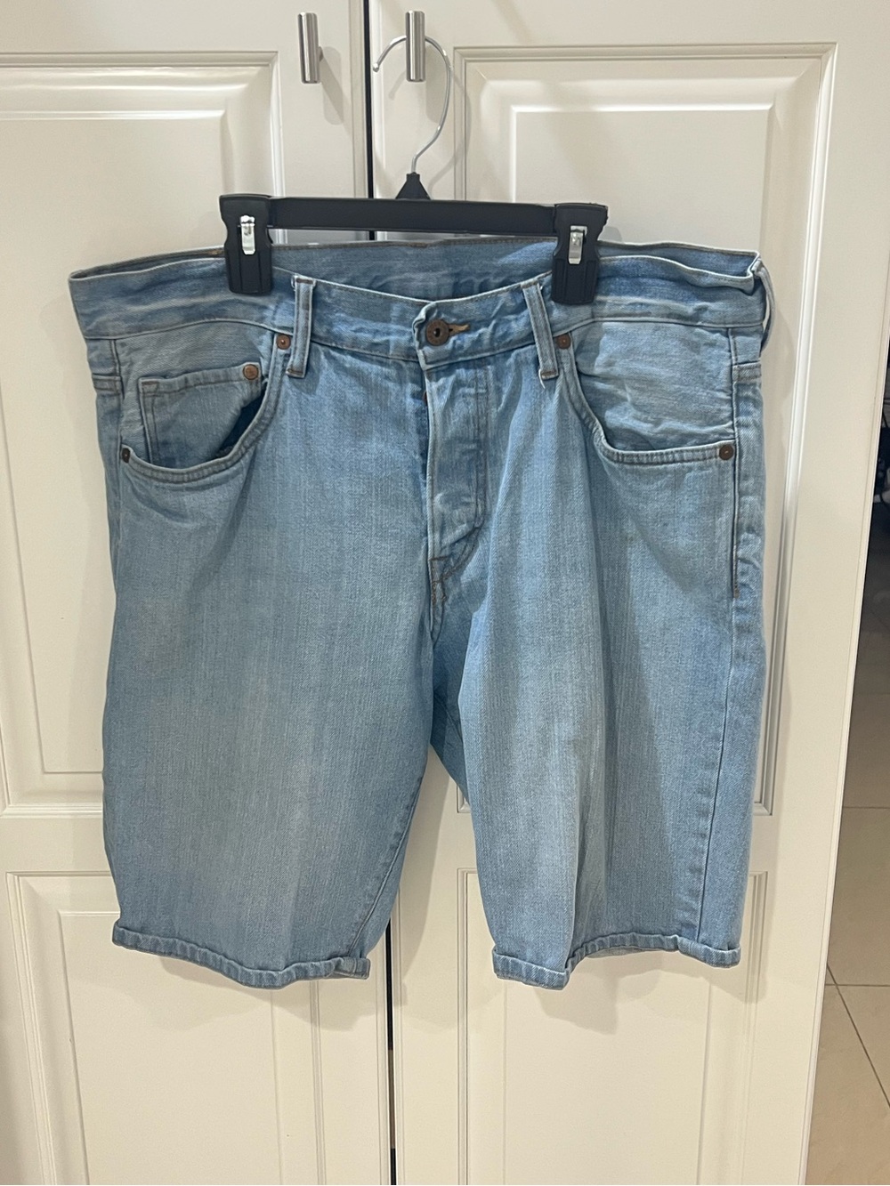& DENIM Men's Light Wash Jean Shorts size 34.